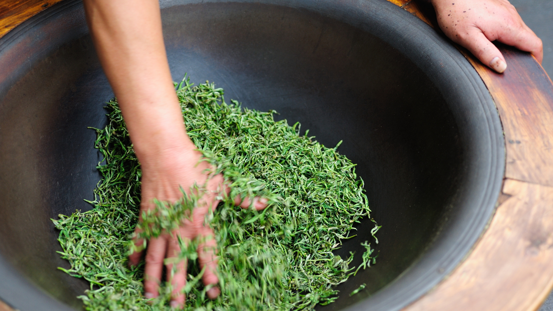 Hand rolled tea Hand rolled tea