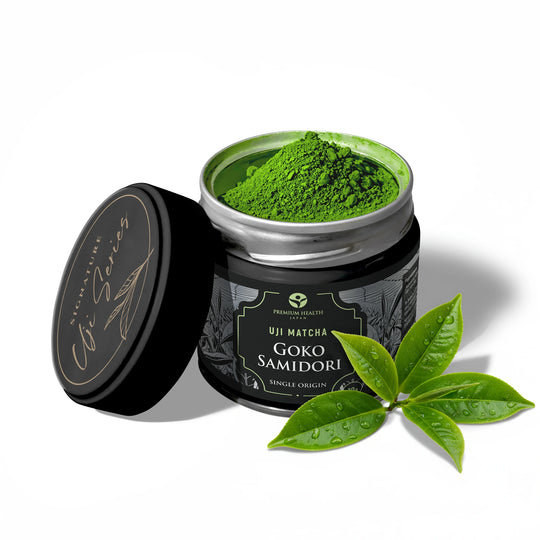 Open 30 g can of Uji Matcha Goko × Samidori matcha with vivid powder, lid, and fresh tea leaves from Sumiyama, Uji.