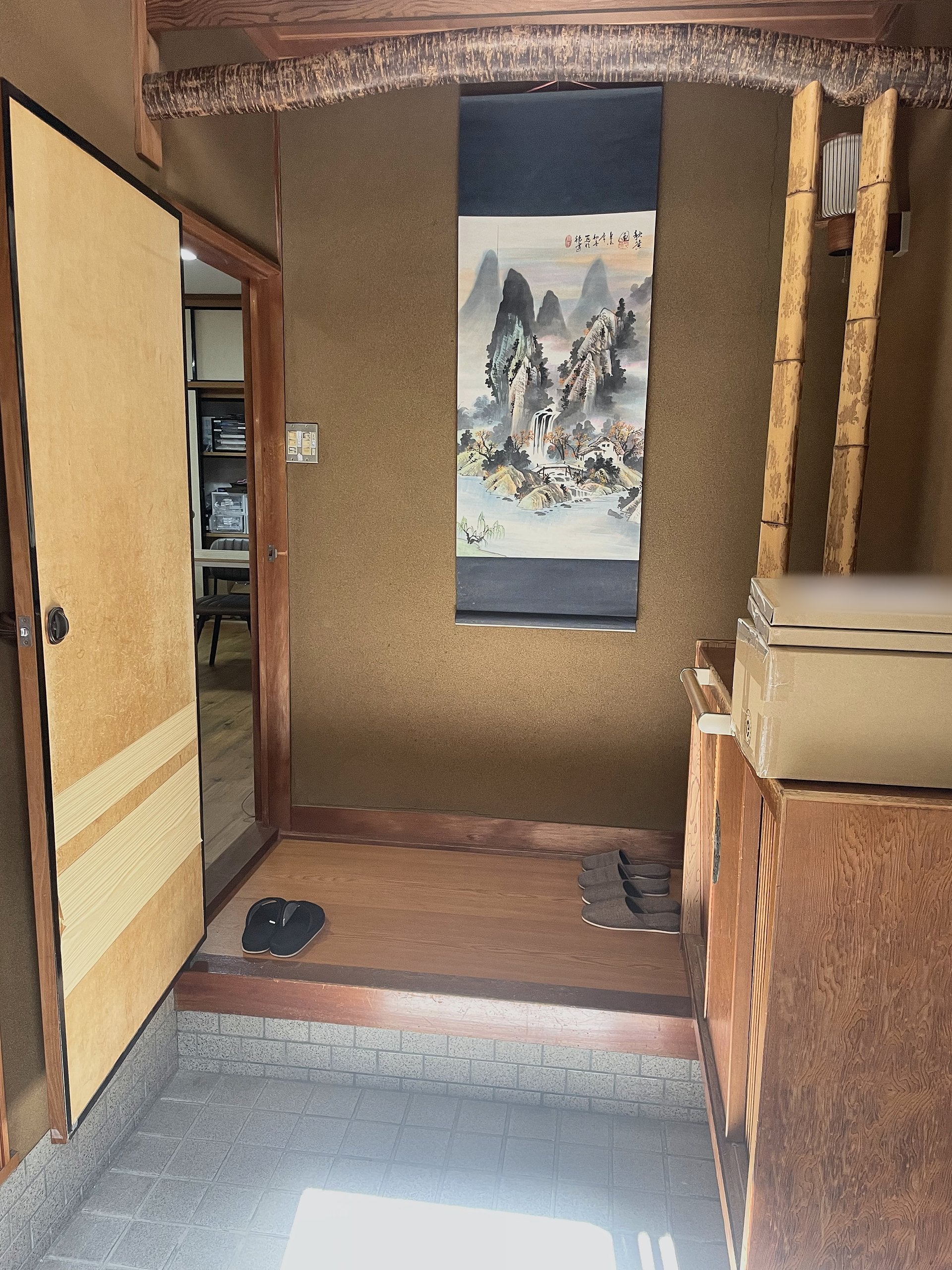 Genkan entryway inside the Uji Matcha Tea office